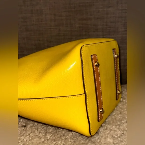 NWOT 💛 Dooney & Bourke Bucket Bag with DB Dustbag - Picture 4 of 10